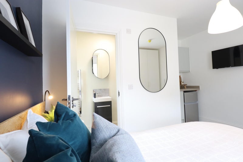 Room Uppleby Road in Poole