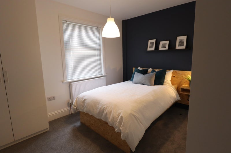 Room Uppleby Road in Poole
