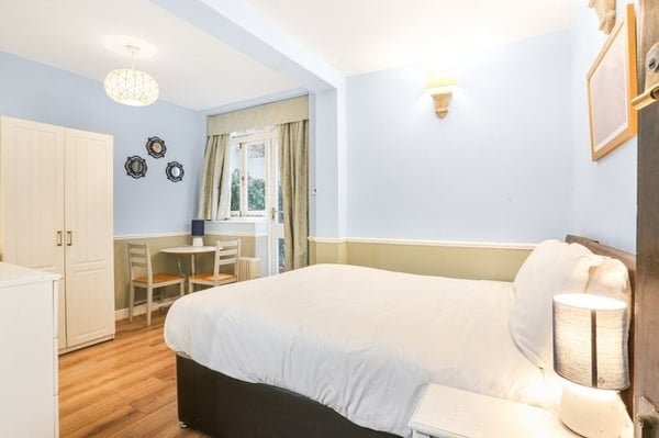 Flat Castletown Road in London