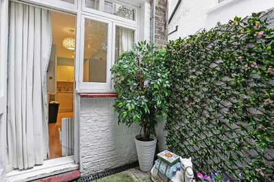 Flat Castletown Road in London