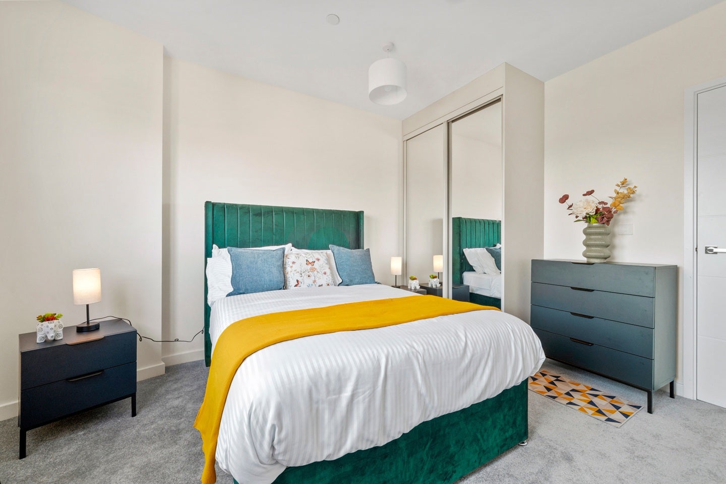 Flat Elmsleigh Road in Borough of Spelthorne