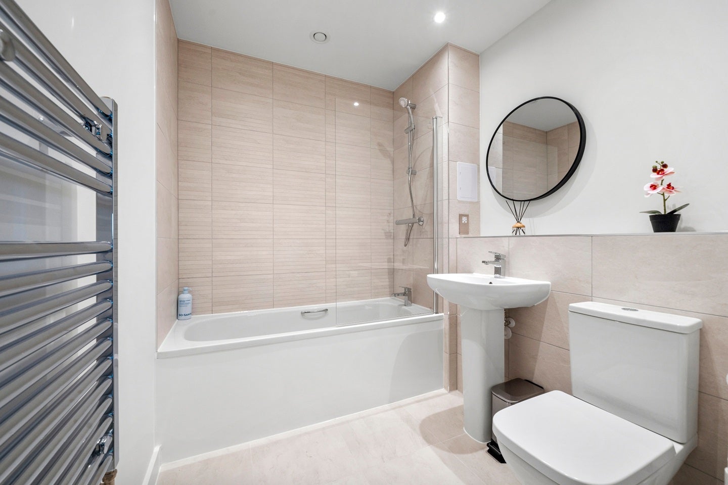 Flat Elmsleigh Road in Borough of Spelthorne