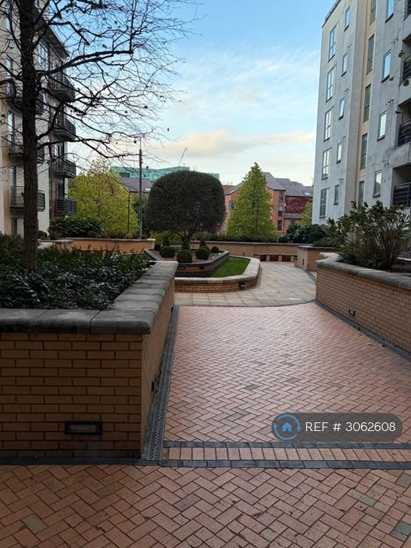 Flat Bowman Lane in Leeds