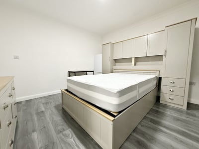 Room Kingsley Road in London