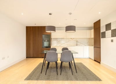 Flat Harbour Avenue in Greater London