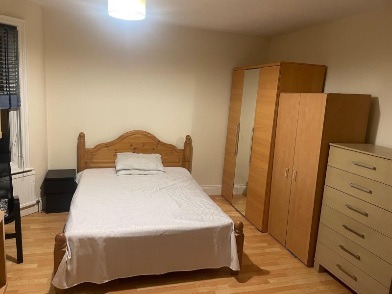 Room Cobham Road in Greater London