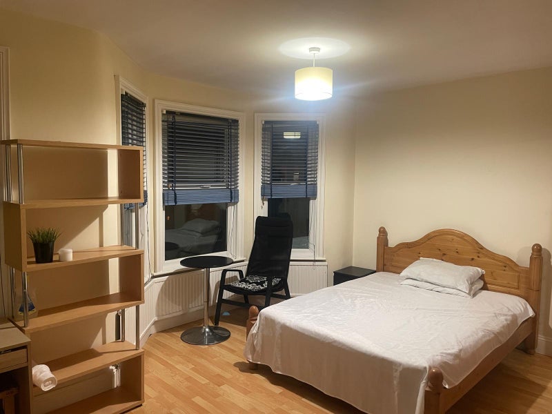 Room Cobham Road in Greater London