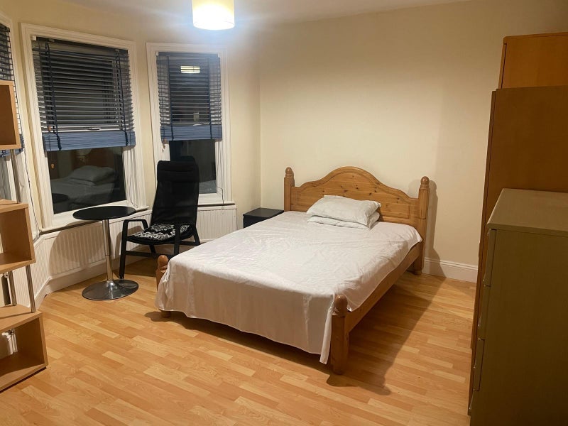 Room Cobham Road in Greater London