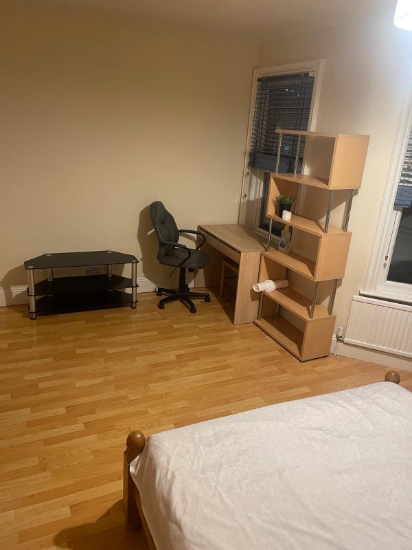 Room Cobham Road in Greater London