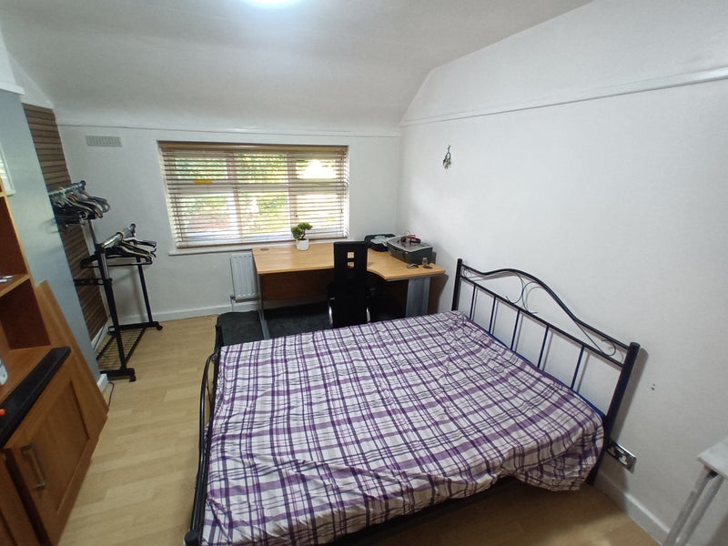 Room Perriam Road in Liverpool