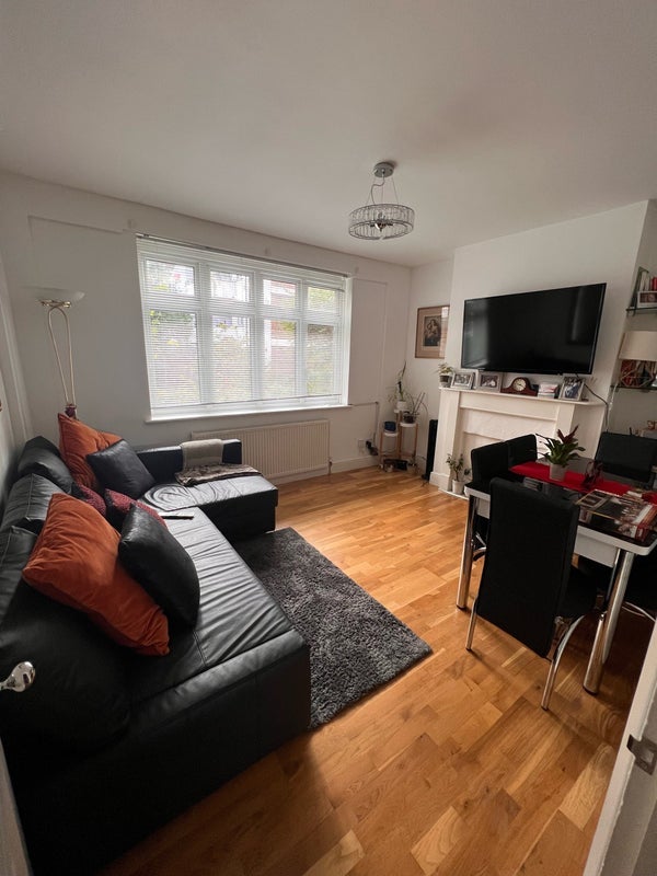 Flat Trinity Crescent in Greater London