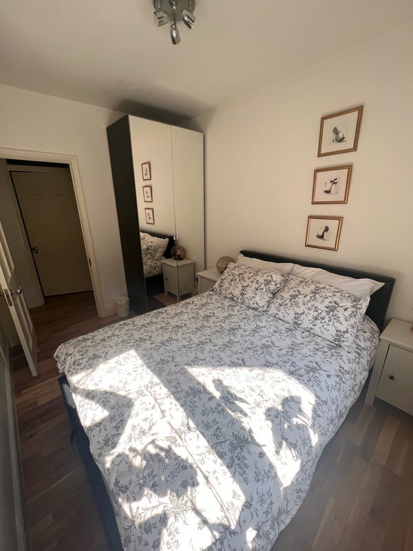 Flat Trinity Crescent in Greater London