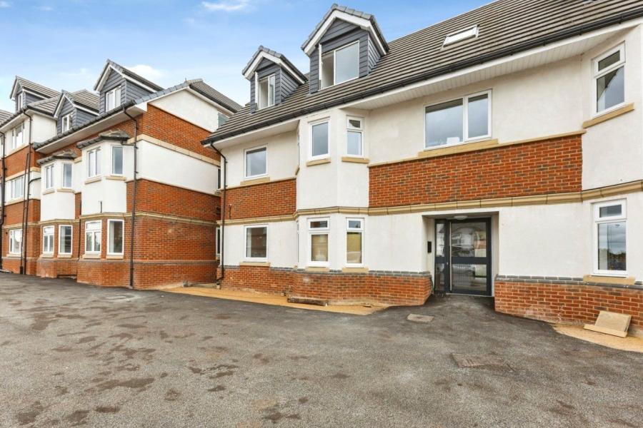 Flat Basingstoke Road in Reading