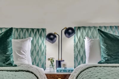 Flat Eardley Crescent in Greater London