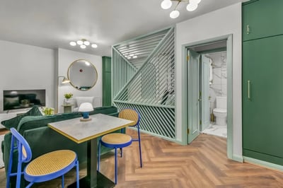 Flat Eardley Crescent in Greater London