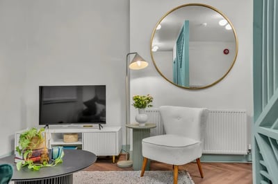 Flat Eardley Crescent in Greater London