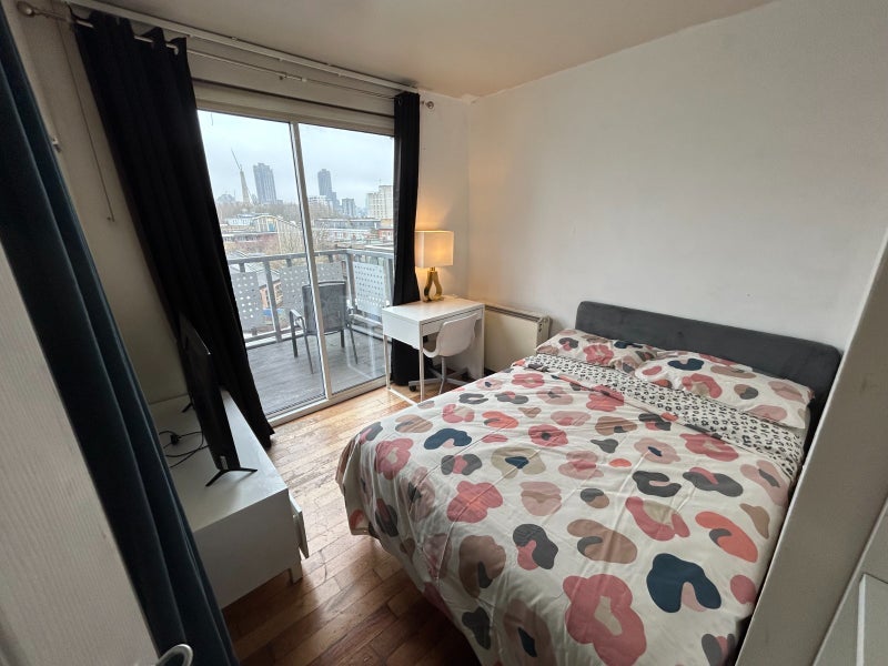 Room Dingley Road in Greater London