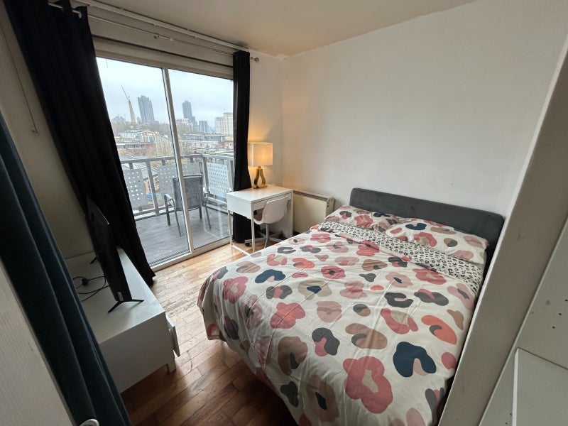 Room Dingley Road in Greater London