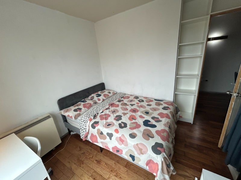 Room Dingley Road in Greater London
