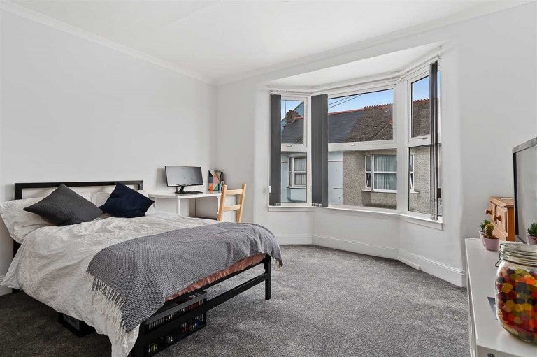 Room Beaumont Avenue in Plymouth