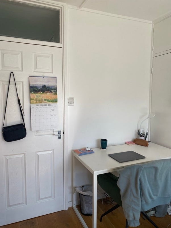 Room Cranleigh Street in Greater London