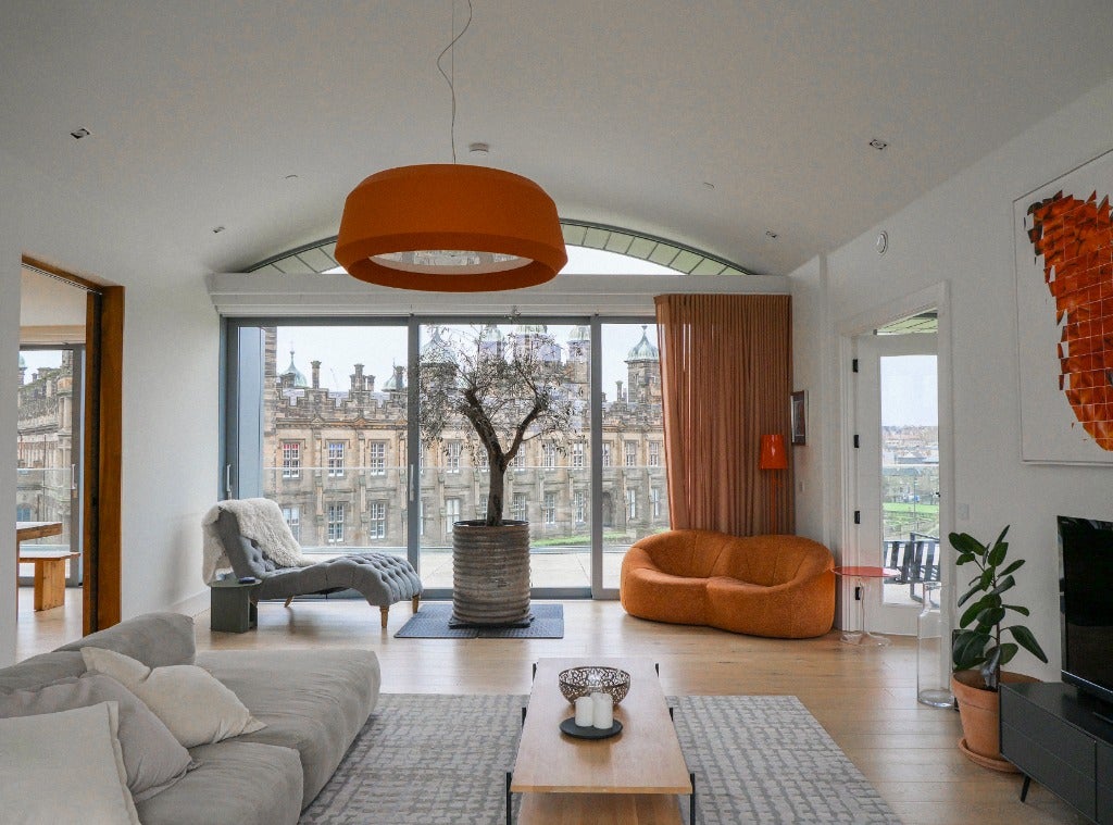 Flat Roseburn Street in City of Edinburgh