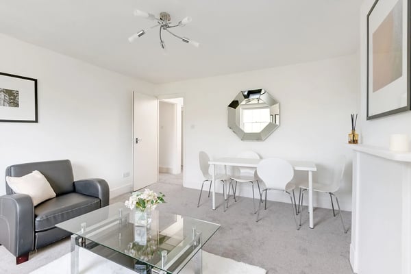 Flat Finchley Road in Greater London