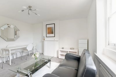 Flat Finchley Road in Greater London