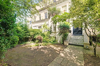 Flat Finchley Road in Greater London