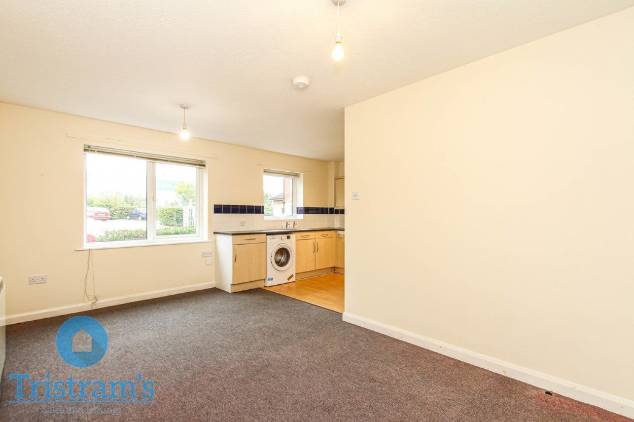 Flat Hawton Crescent in Nottingham