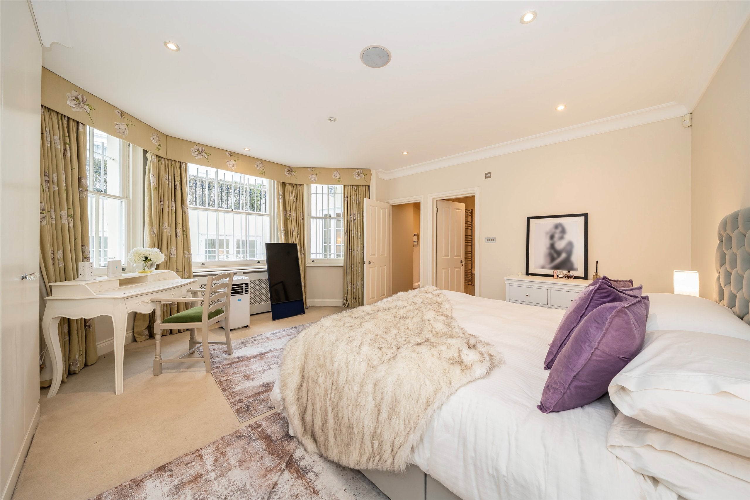 Flat Holland Park in Greater London