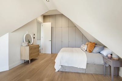 Flat Creswick Road in Greater London