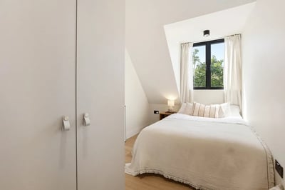 Flat Creswick Road in Greater London