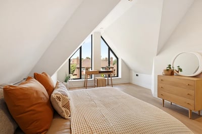 Flat Creswick Road in Greater London