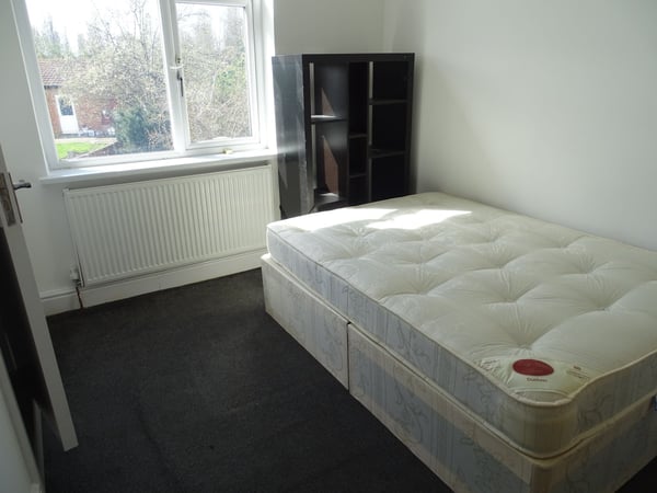 Room Windmill Lane in Greater London