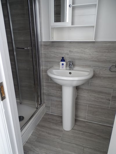 Room Windmill Lane in Greater London