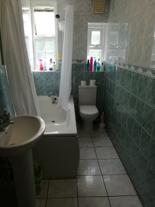 Room Risley Avenue in Greater London