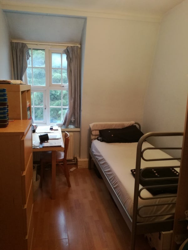 Room Risley Avenue in Greater London