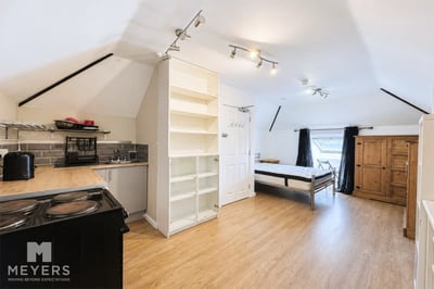 Room Guildhill Road in Bournemouth