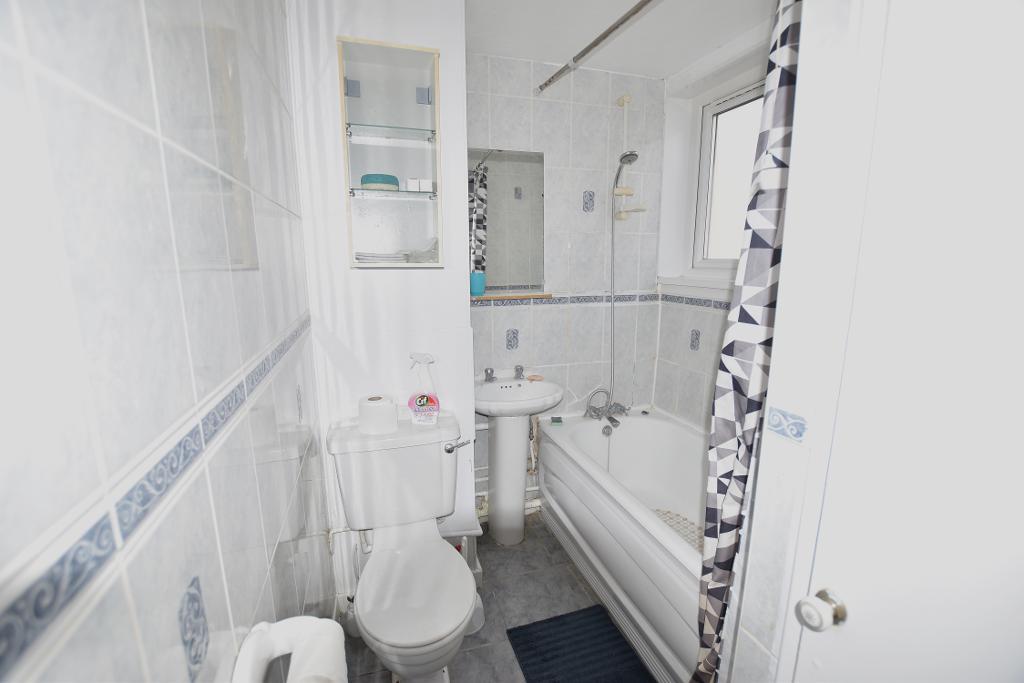 Room Trinity Way in Greater London