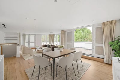 Flat Cheltenham Terrace in Greater London