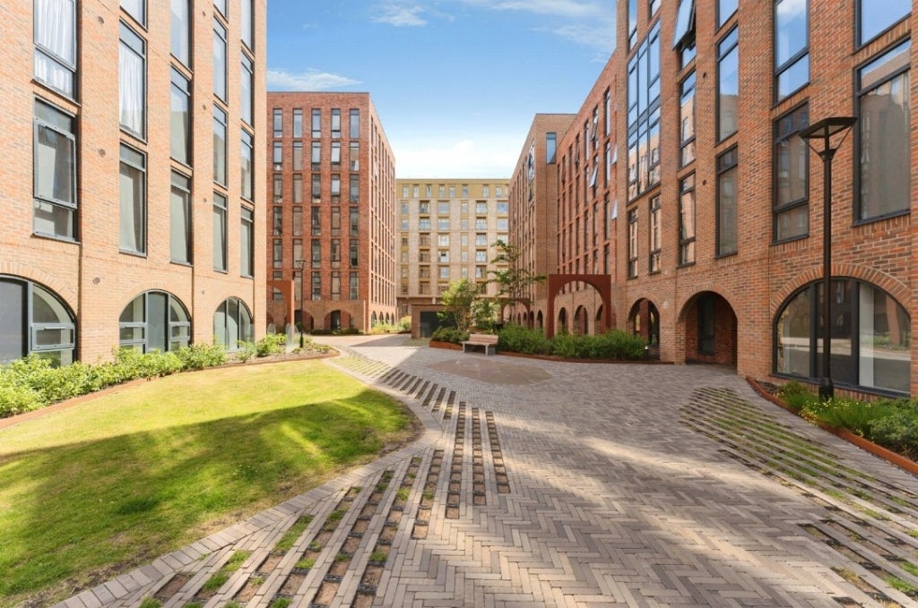 Flat Neptune Close in Runcorn