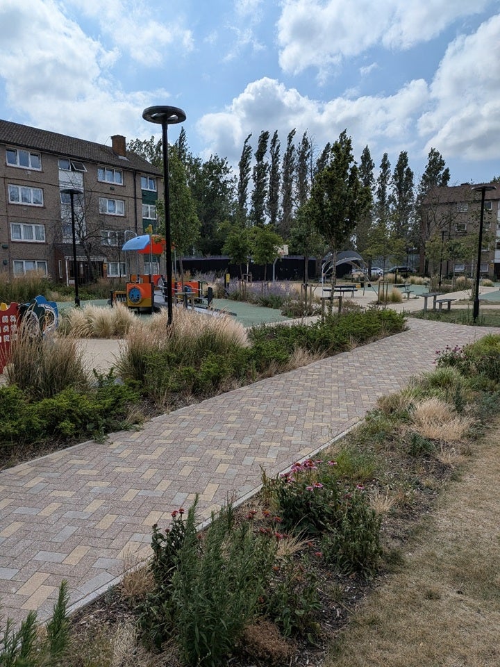 Flat Clements Close in Greater London