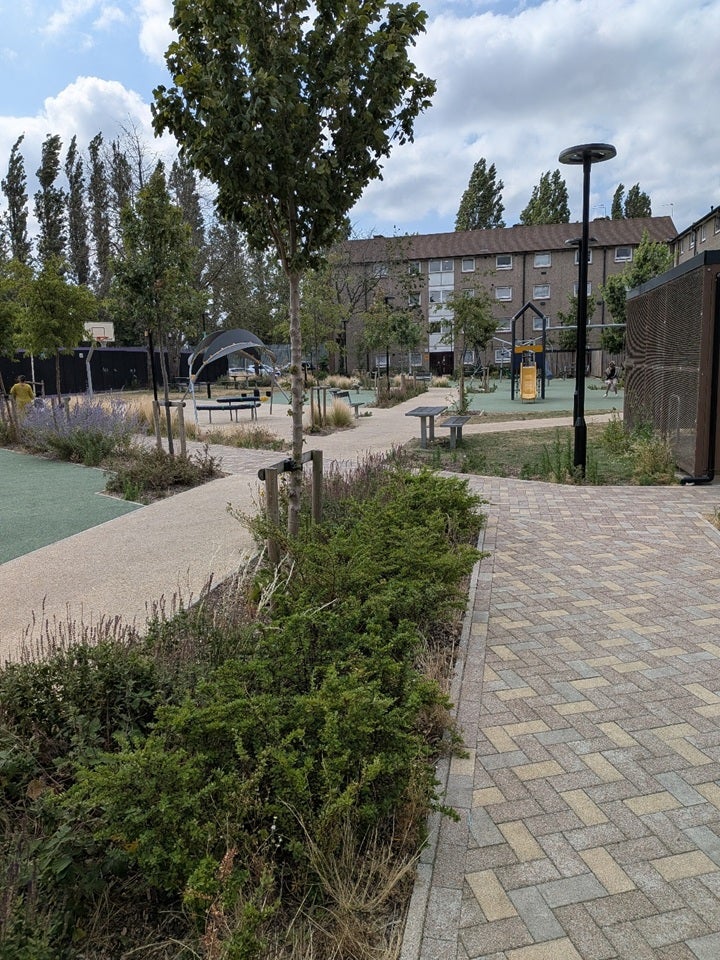 Flat Clements Close in Greater London