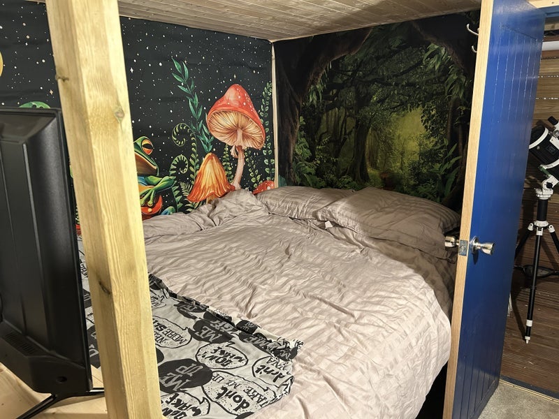 Room Vicarage Road in Poole