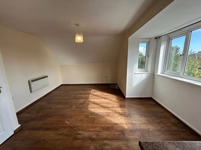 Flat Aldermoor Lane in Coventry