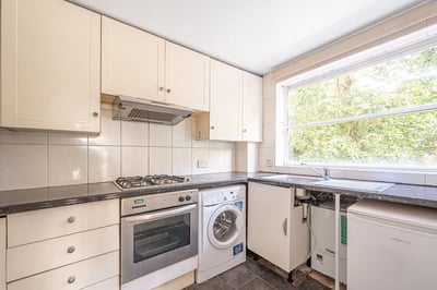 Flat Fairview Court in Greater London