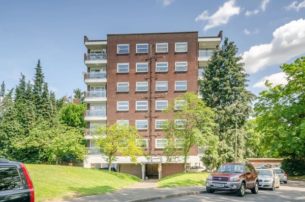 Flat Fairview Court in Greater London