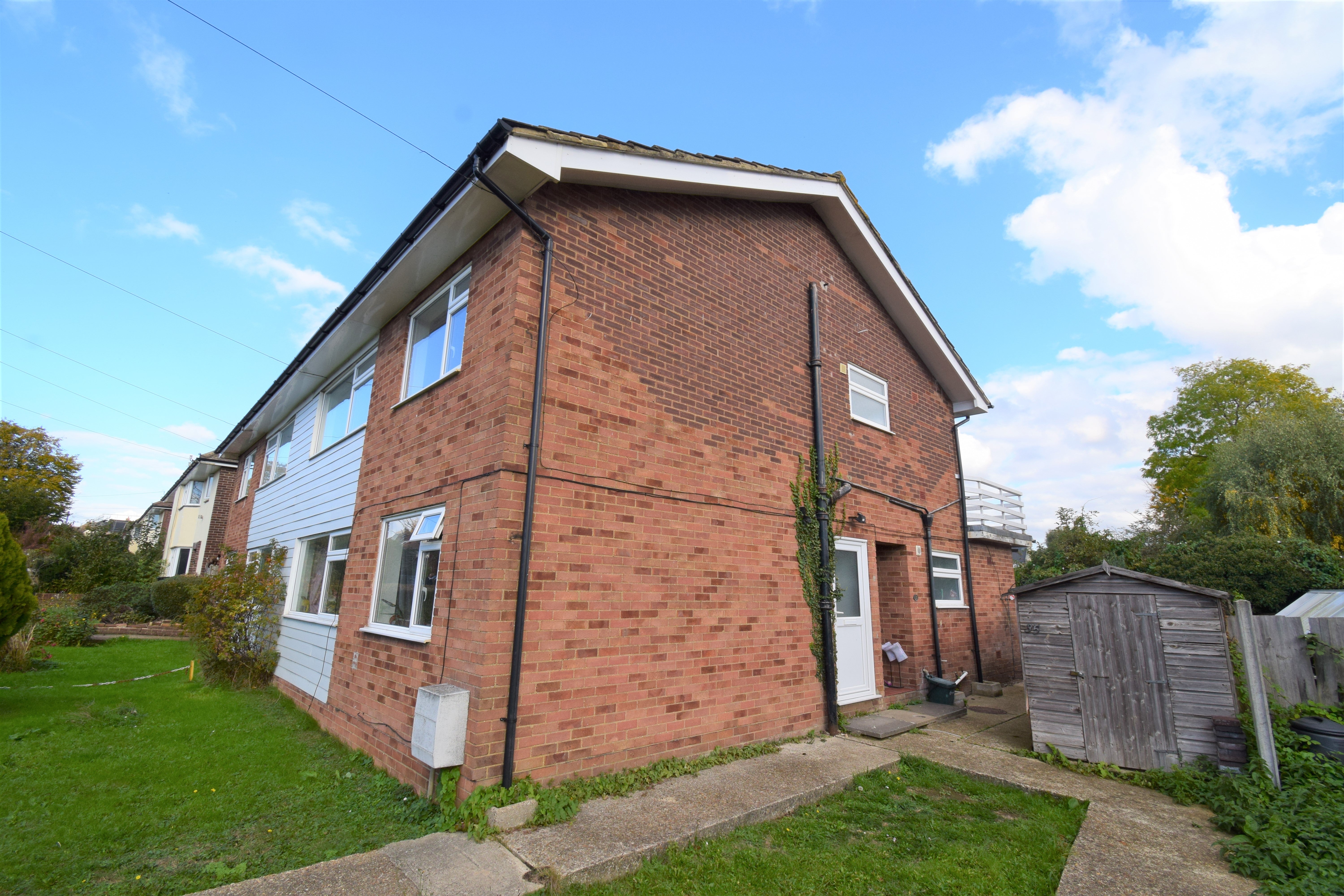 Flat Roxwell Avenue in Chelmsford