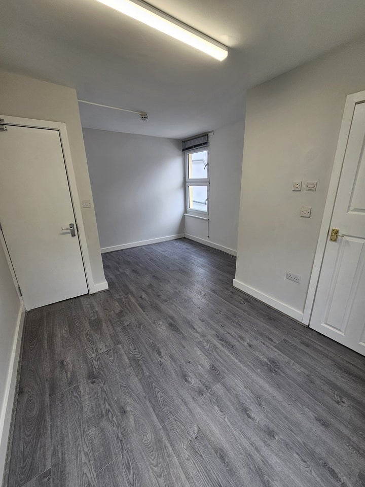 Flat Oakfield Road in Greater London